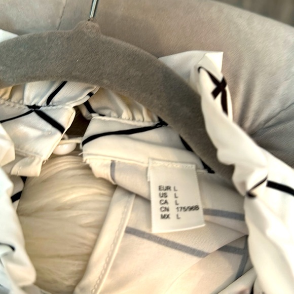 Printed Long Sleeve Ruffle Edged High Neck Top Sz LG NEW! - Picture 5 of 5